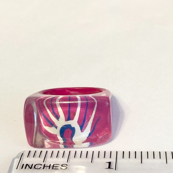 Vintage Lucite Acrylic Ring Size 6 Retro Abstract Hand Painted Pink Blue White - Picture 11 of 12